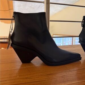 Zara US 9 Women's Black Pointed Ankle Boot with Low Cone Heel